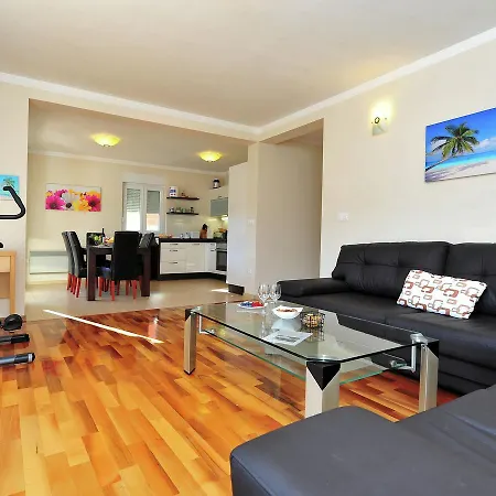 Modern In With Private Swimming Pool Вилла Задар