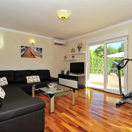 Modern In With Private Swimming Pool Задар