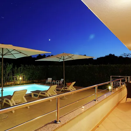 Villa Modern In With Private Swimming Pool *